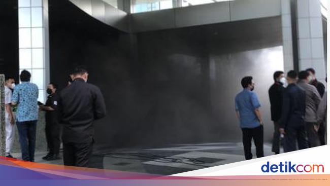 Gedung Cyber 1 di Mampang Jaksel Kebakaran