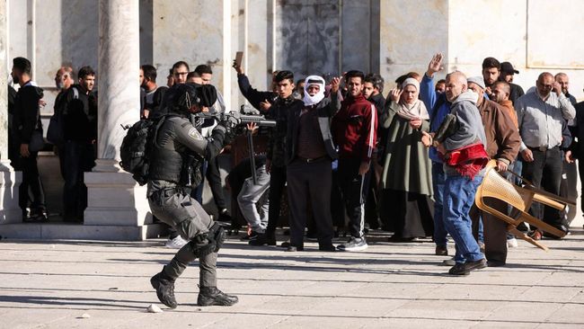 Pasukan Israel Serang Masjid Al-Aqsa, Palestina Minta RI Bertindak